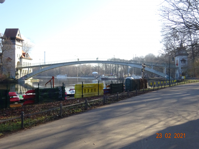 Abteibrücke / Spree// Neubenennung : Fußwegbrücke der Herzen