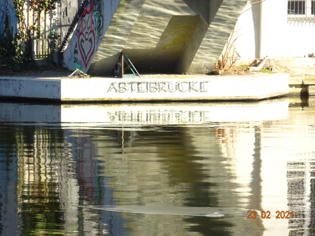 Abteibrücke / Spree// Neubenennung : Fußwegbrücke der Herzen