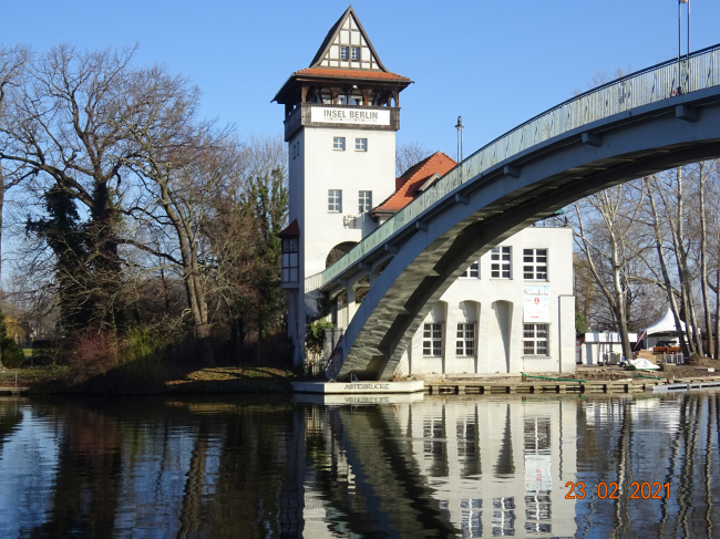 Abteibrücke / Spree// Neubenennung : Fußwegbrücke der Herzen