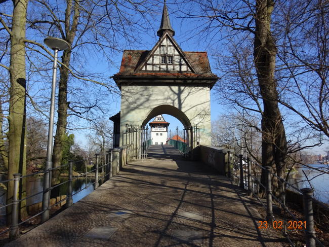Abteibrücke / Spree// Neubenennung : Fußwegbrücke der Herzen