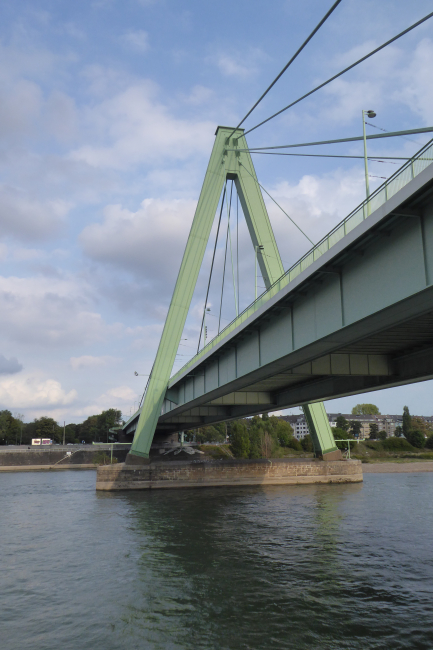 Severinsbrücke, Bl. v. unten, Südseite