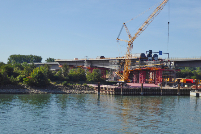 Neues Brückenteil, linkes Ufer