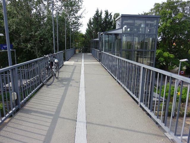 Fußgängerbrücke Bahnhof Biesdorf / EU Strecke Berlin - Strausberg - Küstrin