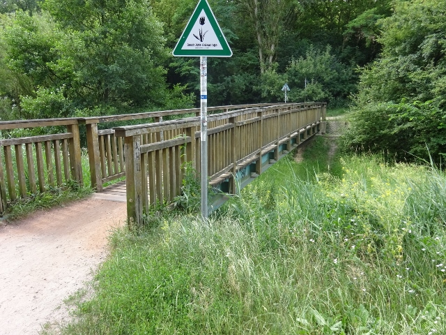 Fußgängerbrücke nördlich Ahrensfelder Berge / ehemaliger Klärwerksableiter