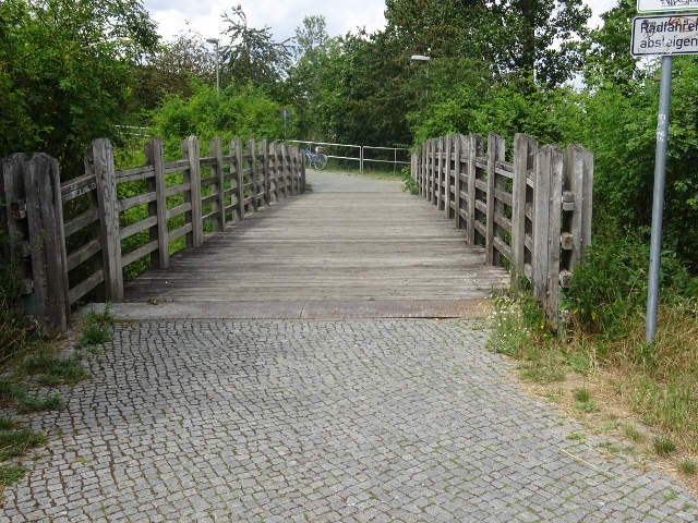 Fußgängerbrücke Alter Hellersdorfer Steg / Hellersdorfer Graben