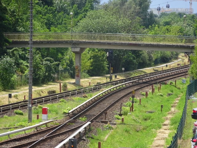 Fußgängerwegbrücke Kastanienboullevard / EU U - Bahnlinie 5 Stecke Alex - Hönow