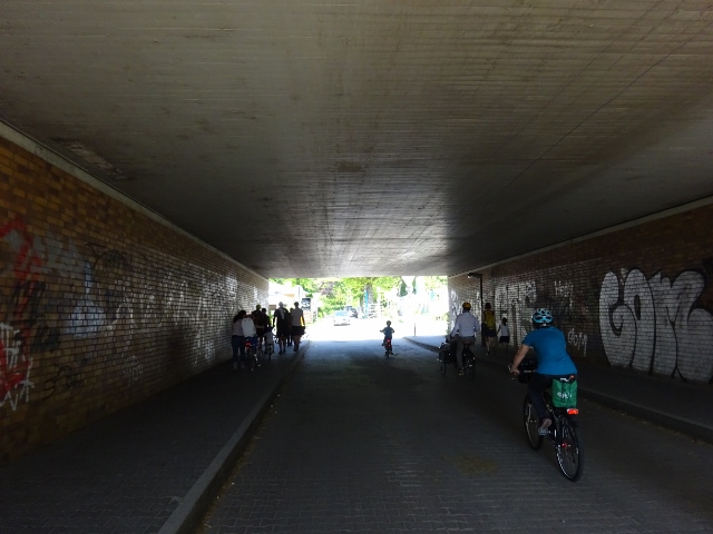 A 115 Bundesautobahnbrücke ( Avus ) / Eichkampstraßenzugang zum Bf Grunewald