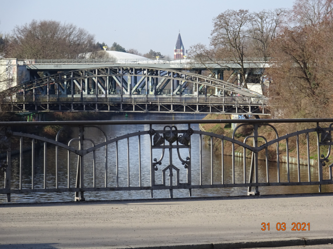 EÜ Strecke Berlin - Dresden / Teltowkal nal im Bildhintergrund