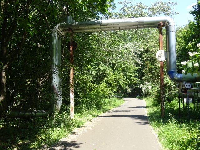 Heizrohrbrücke ( Ausdehner) über Wartungsweg
