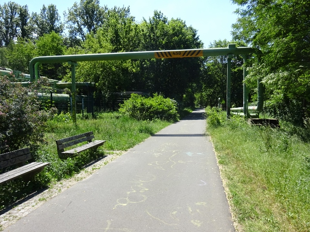 Heizleitungsbrücke über Grenzgraben