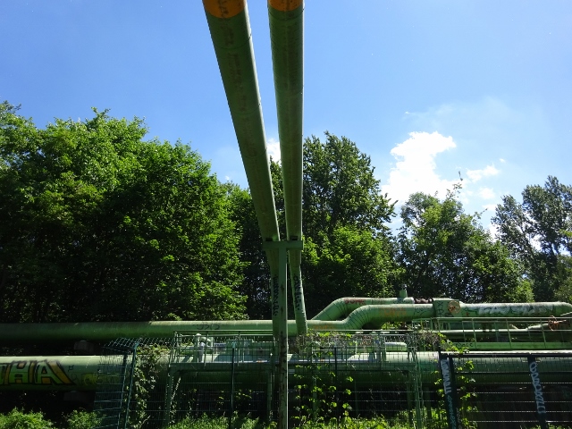 Heizleitugsbrücke am Friedhofsnebeneingang
