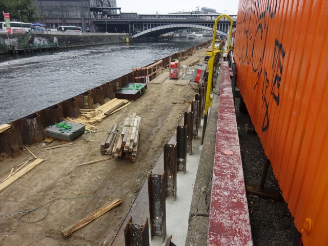 Schiffbauerdammbrücke / Urpanke, Baustelle im Vordergrund