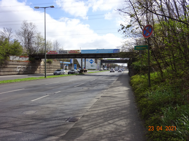 EÜ BAR im Ostabschnitt südl. Knoten Biesdorfer Kreuz / B1 und 5 Bundesstraße, im Bildhintergrund