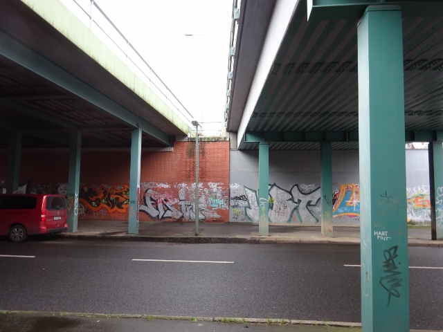 B 96a Bundesstraßenbrücke Am Seegraben / Straße Am Falkenberg, links im Bild