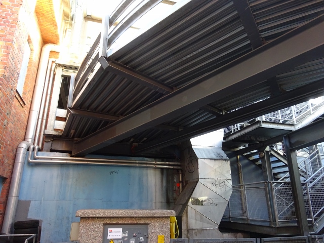 Hausbrücke Hof in der Wilhelminenhof Straße