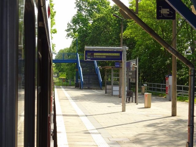 Fußgängerbrücke am S-Bahnhof Oberspree
