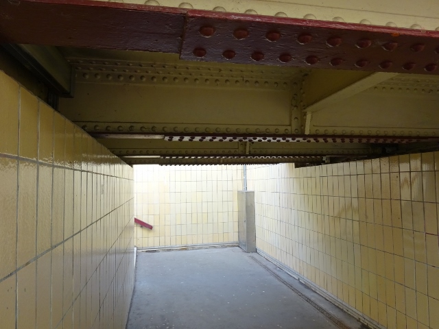 EÜ Strecke S - Bahn Strausberg - Berlin / Zugang Bf. Kaulsdorf Westseite