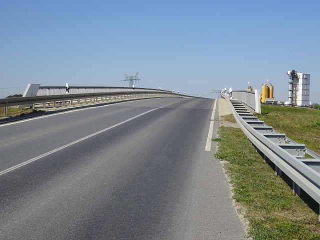 K 6162 Waltersdorfer Alleebrücke / A 113 Bundesautobahn im Ostabschnitt