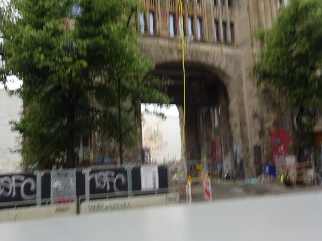 Fußgängerbrücke im Haus an der Oranienburger Straße