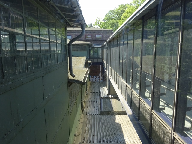 Zugangs- und Duchgangsbrücke Bf. Messe Süd mittig