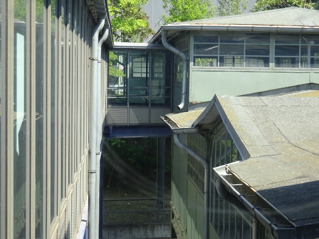 Zugangs- und Duchgangsbrücke Bf. Messe Süd mittig