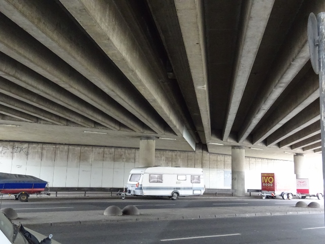 A 104 Autobahnbrücke im Innenring der Stadt / Mecklenburgische Straße