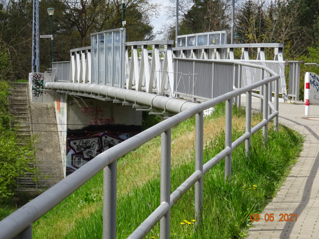 Fußwegbrücke a.d. Leistikowstraße / EU BAR - Oranienb. NO Kurve