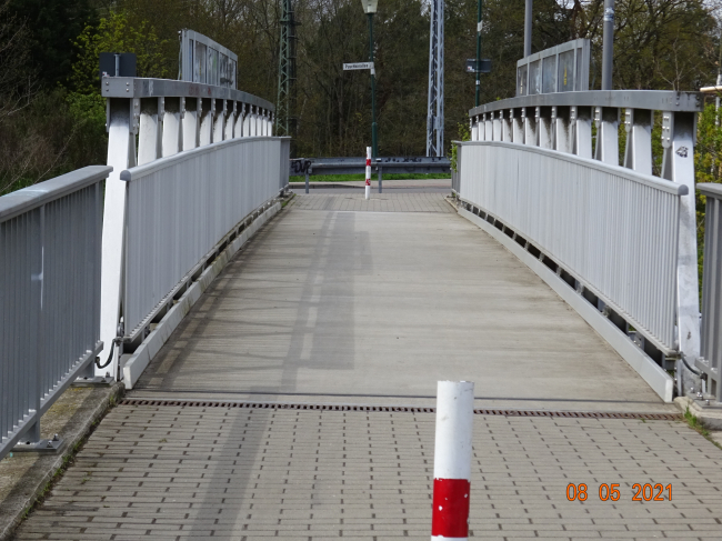 Fußwegbrücke a.d. Leistikowstraße / EU BAR - Oranienb. NO Kurve