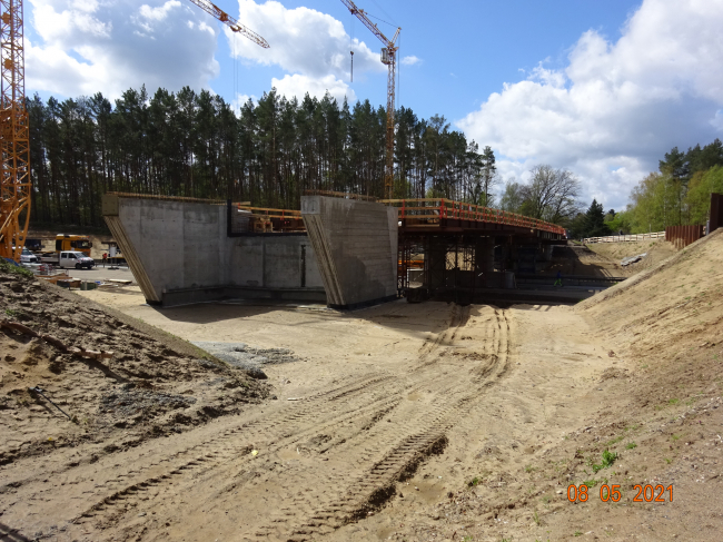 die neu Fahrwegbrücke im Bau