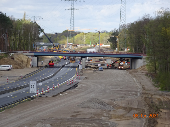 Wensickendorfer Wegbrücke / A 10 Berliner Ring, im Hintergrund