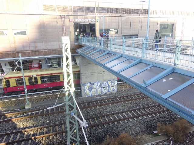 Fußwegbrücke / Helen Ernst Straße und Tamara Danz Straße