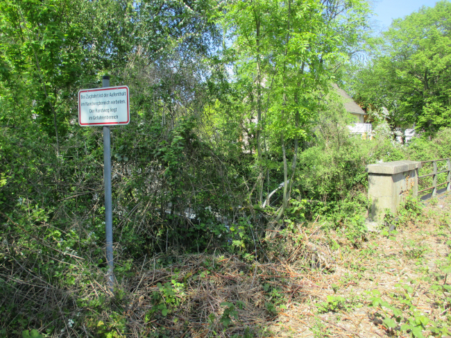 Schild an der nordwestlichen Ecke der Brücke