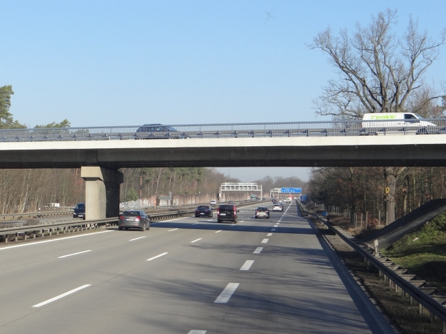 Dorfstraßenbrücke / Autobahn A 115