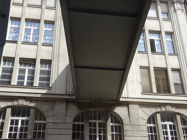 Hausverbindungsbrücke / Oudenarder Straße