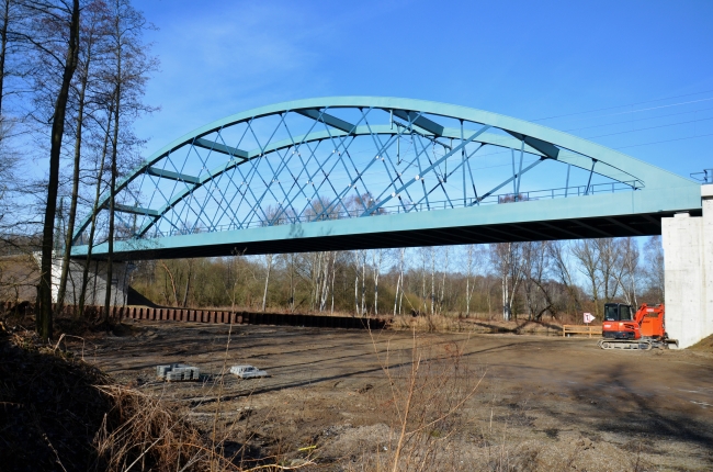 Die Brücke noch ohne Oberleitung
