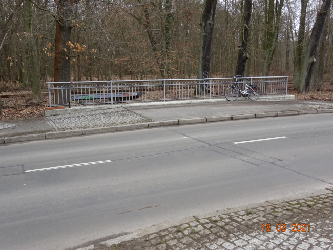 Woltersdorfer Straßenbahnbrücke / Fredersdorfer Mühlenfließ, im Bildhintergrund