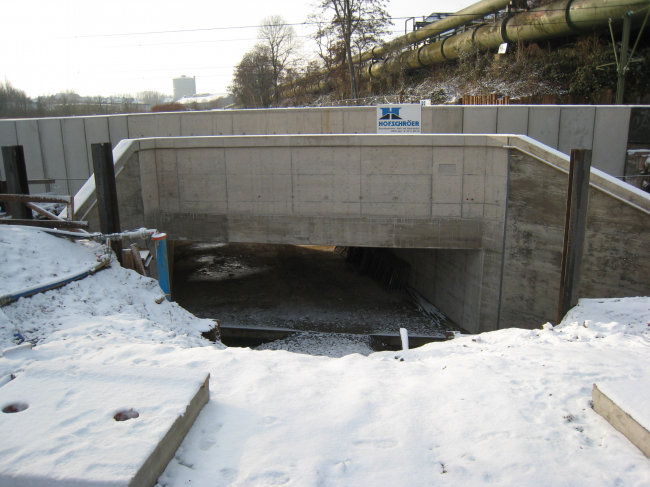 Brücke im Bau, Ansicht von Osten