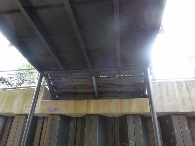 Hauszugangsbrücke Edisonstraße / Kellergeschoßgraben