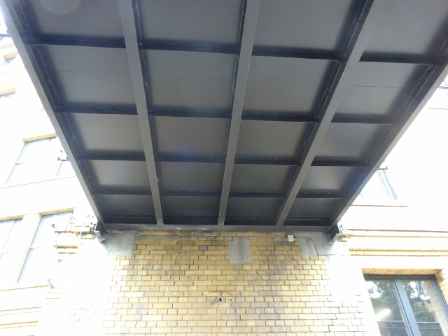 Hauszugangsbrücke Edisonstraße / Kellergeschoßgraben