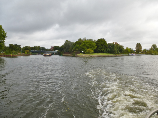 Mündung der Spree (rechts) in die Havel mit Juliusturmbrücke