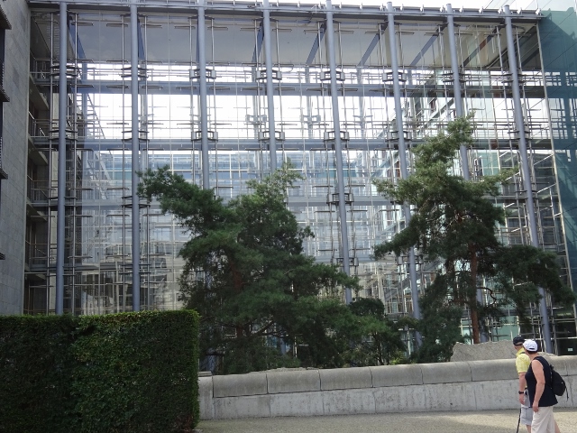 4 Fußwegbrücken übereinander im Jacob Kaiser Haus nahe der Wilhelmstraße