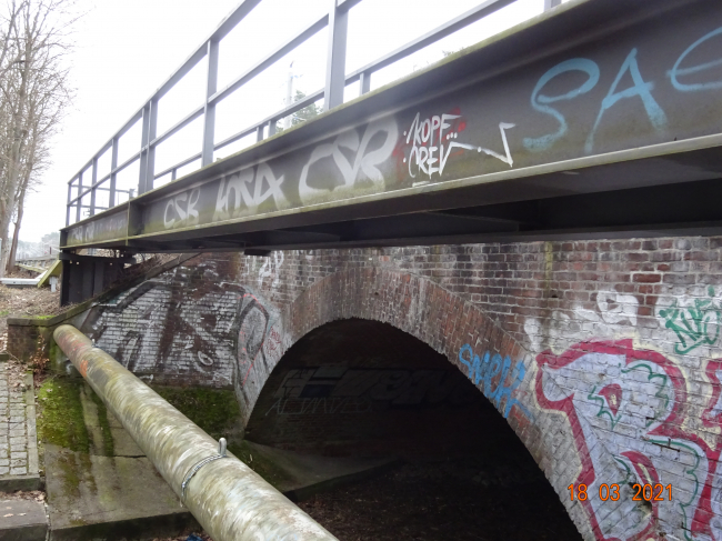 Kabelbrücke / Fredersdorfer Mühlenfließ, im Bild oben