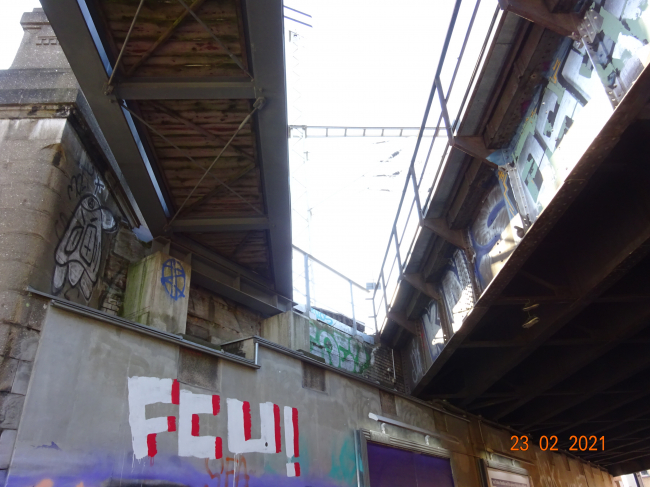 Kabelbrücke an der Ringbahn/ Gürtelstraße, links im Bild