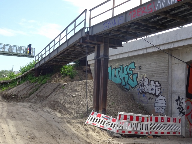 Westliche Kabelbrücke / Wiesenweg