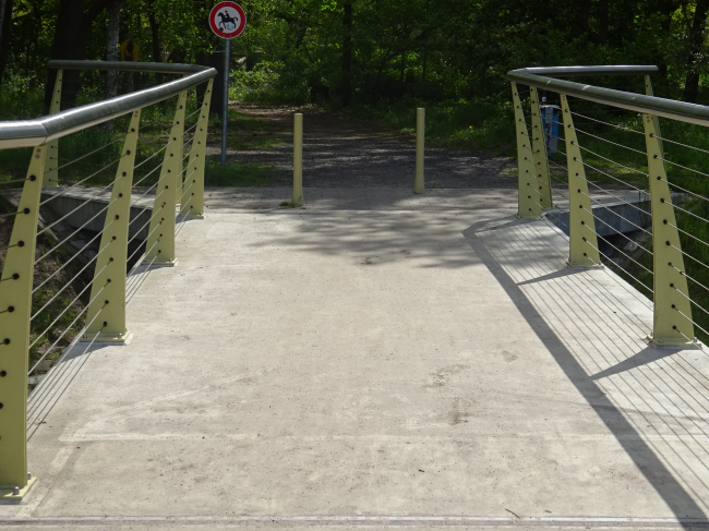 Fußwegbrücke an der Dompromenade / Panke