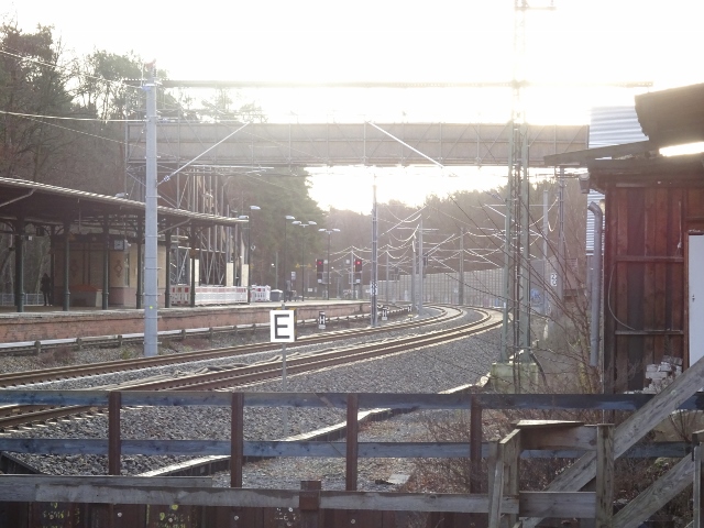 Bahnhofszugangsbrücke Bf. Wilhelmshagen / EU Strecke Berlin - Erkner - Frankfurt Oder, oben im Bild