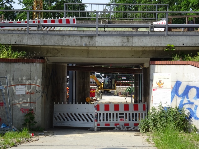 EÜ Fernbahngleise Berlin - Frankfurt Oder etc / Zu und Durchgang Bf. Karlshorst Ostende