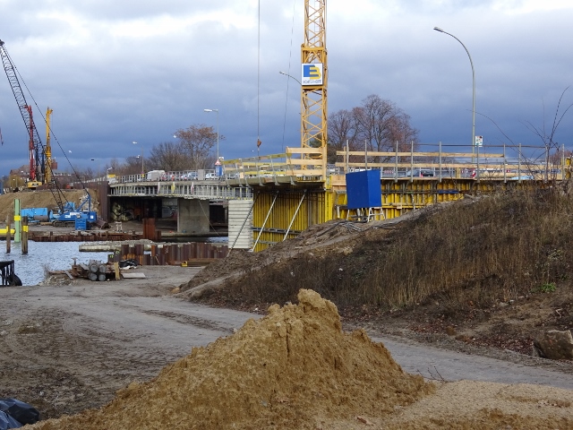 Neue Salvador Allendebrücke / Spree