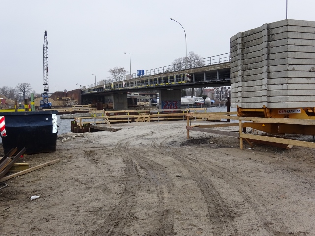Neue Salvador Allendebrücke / Spree, im Bild im Vordergrund und rechts