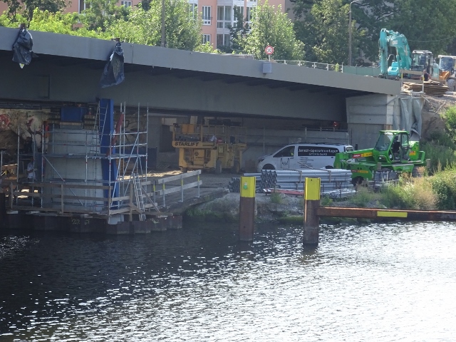 Neue Salvador Allendebrücke / Spree